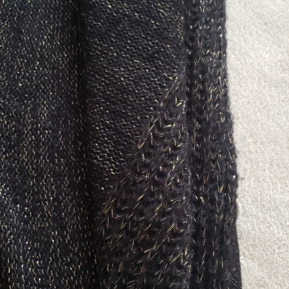 Closet clear out - Picture 3 of 7